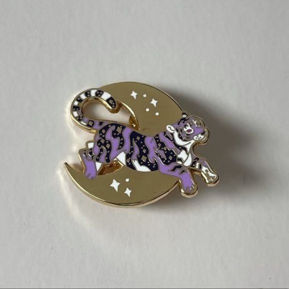 Tiger Moon enamel pin celestial zodiac galaxy - Picture 3 of 3